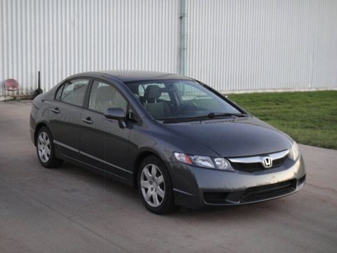 Used 2010 Honda Civic LX image 2