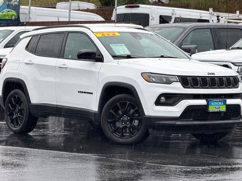 Used 2025 Jeep Compass Latitude w/ Altitude Special Edition image 2