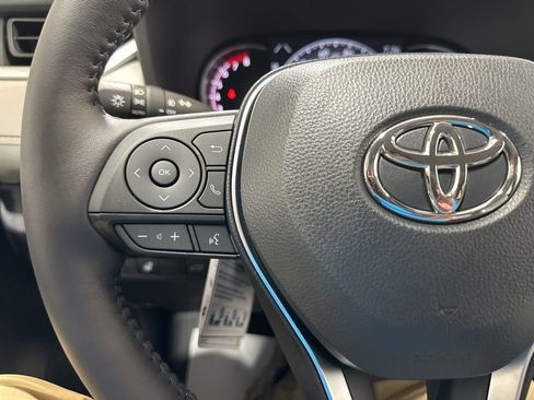 Used 2025 Toyota RAV4 XLE Premium image 26