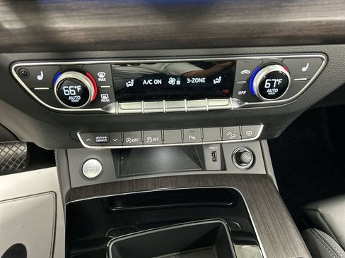 Certified 2025 Audi Q5 2.0T Premium Plus w/ Premium Plus Package AWD/4WD image 17