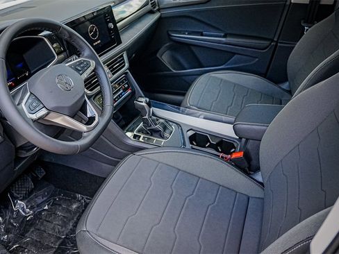 New 2025 Volkswagen Taos SE image 9
