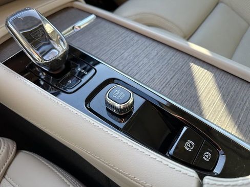 Certified 2024 Volvo XC90 T8 Ultimate image 29