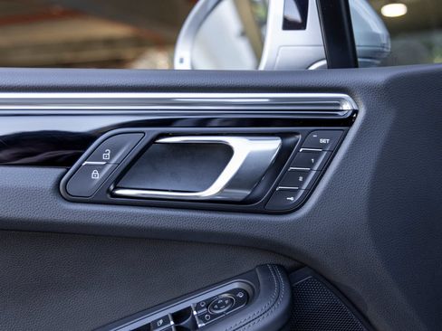 Certified 2026 Porsche Macan AWD/4WD image 25