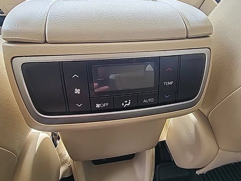 Used 2018 Toyota Highlander XLE AWD/4WD image 15