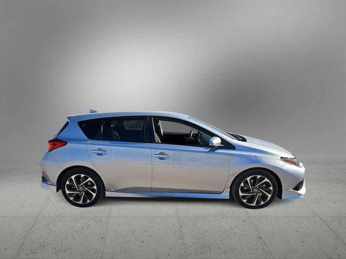 Used 2018 Toyota Corolla iM image 9