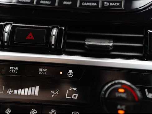 Used 2022 Nissan Pathfinder SL AWD/4WD image 26