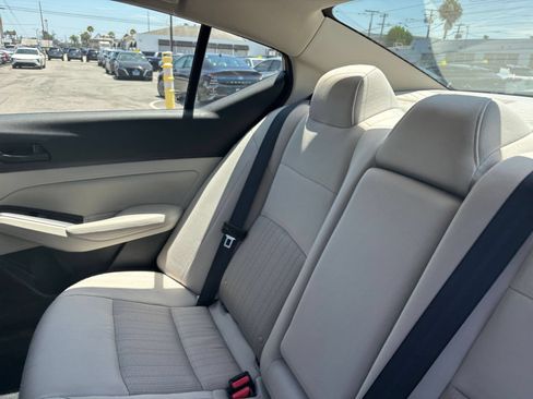 Used 2025 Nissan Altima 2.5 SV FWD image 40