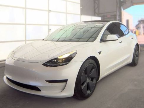 Used 2021 Tesla Model 3 Standard Range Plus RWD image 1