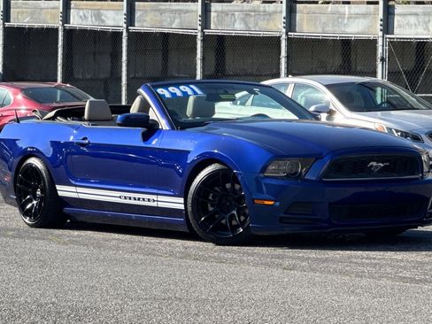 Used 2013 Ford Mustang Premium image 2