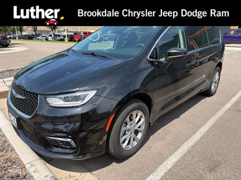Used 2023 Chrysler Pacifica Touring-L AWD/4WD image 1