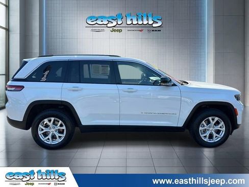 Certified 2023 Jeep Grand Cherokee Limited AWD/4WD image 2