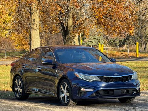 Used 2020 Kia Optima S FWD image 2