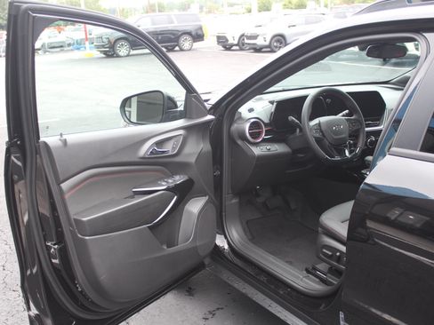 New 2026 Chevrolet Trax RS w/ Sunroof Package FWD image 8
