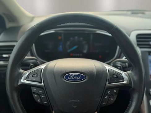 Used 2017 Ford Fusion SE w/ Fusion SE Technology Package FWD image 12