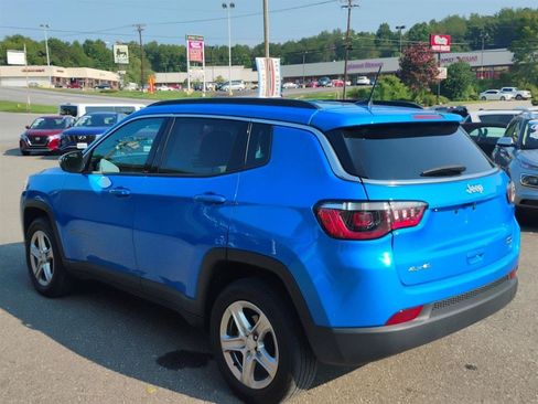 Used 2024 Jeep Compass Latitude w/ Altitude Special Edition AWD/4WD image 7