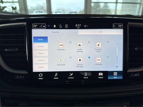 Used 2024 Chrysler Pacifica Touring-L image 22