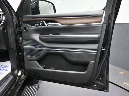 Used 2024 Jeep Grand Wagoneer L 4WD image 19