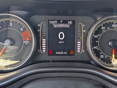 Used 2019 Jeep Cherokee Latitude w/ Popular Appearance Group AWD/4WD image 21