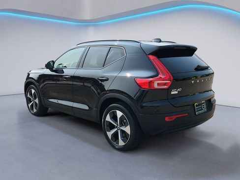 Certified 2025 Volvo XC40 B5 Plus AWD/4WD image 5