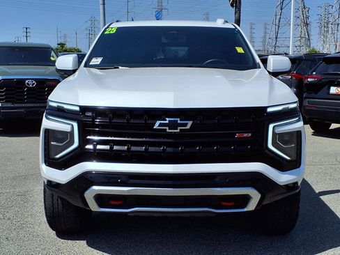 Used 2025 Chevrolet Suburban Z71 AWD/4WD image 2