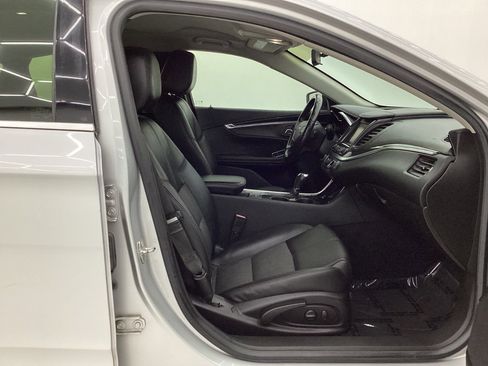 Used 2018 Chevrolet Impala LT FWD image 15