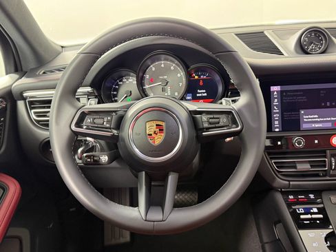 Certified 2026 Porsche Macan AWD/4WD image 11