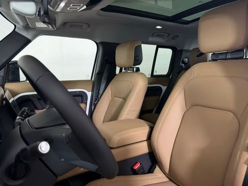 New 2026 Land Rover Defender 130 X-Dynamic SE image 5