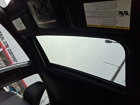 Used 2025 Toyota Camry SE w/ Convenience Package image 15