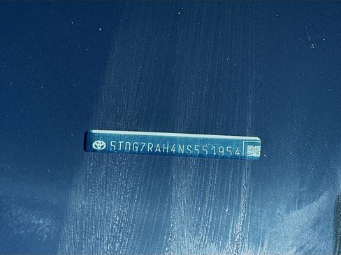 Used 2022 Toyota Highlander XLE image 37