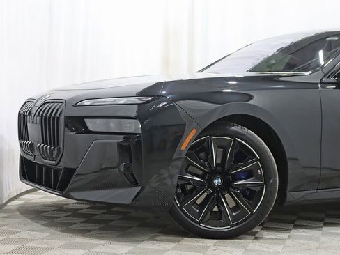 Used 2023 BMW 760i xDrive image 3