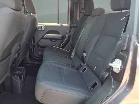 Used 2022 Jeep Gladiator Overland AWD/4WD image 16