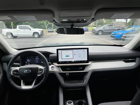 Used 2025 Ford Explorer Active RWD image 10