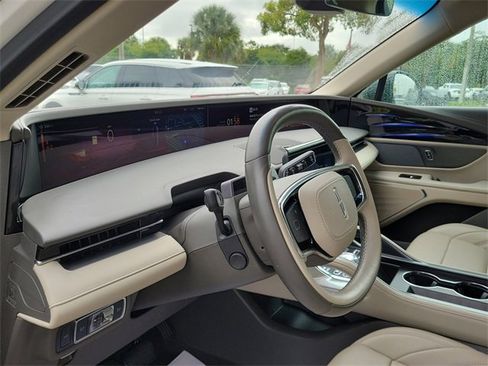 Certified 2024 Lincoln Nautilus Premier image 7