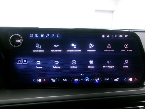 New 2026 Chevrolet Traverse LT w/ Driver Confidence Package FWD image 4