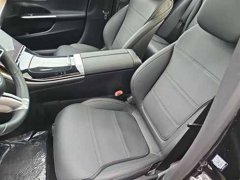 Used 2025 Mercedes-Benz C 300 Sedan image 15