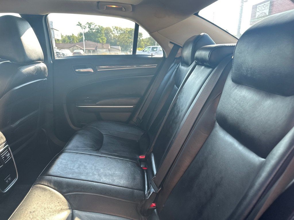 Used 2018 Chrysler 300 Touring L RWD image 17