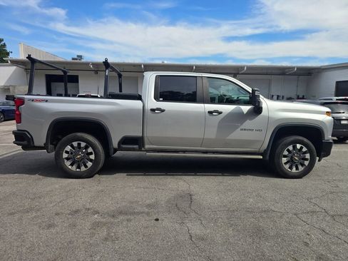 Used 2022 Chevrolet Silverado 2500 Custom w/ Custom Value Package AWD/4WD image 9