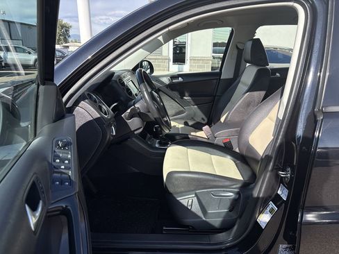 Used 2017 Volkswagen Tiguan S image 25