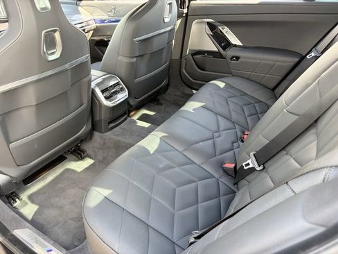 Used 2025 BMW 750e xDrive AWD/4WD image 16