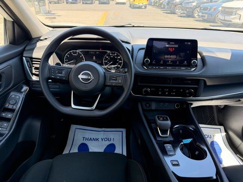 Used 2024 Nissan Rogue S FWD image 11