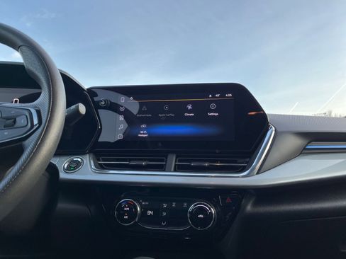 Used 2025 Chevrolet Trax LT image 21