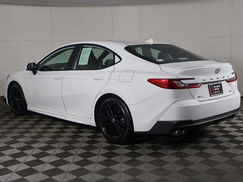 Used 2025 Toyota Camry SE image 7