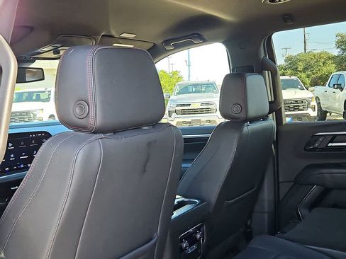 Used 2025 Chevrolet Tahoe RST AWD/4WD image 16