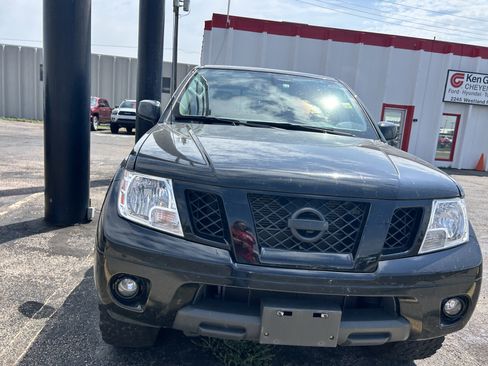 Used 2020 Nissan Frontier SV w/ Midnight Edition Floor Mats AWD/4WD image 10