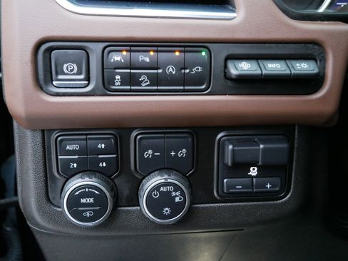 Used 2021 Chevrolet Suburban High Country image 17