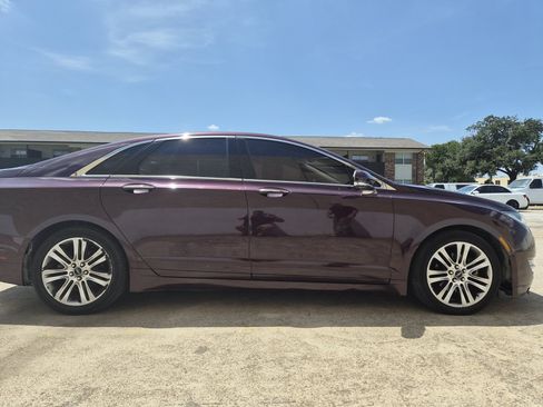 Used 2013 Lincoln MKZ FWD image 2