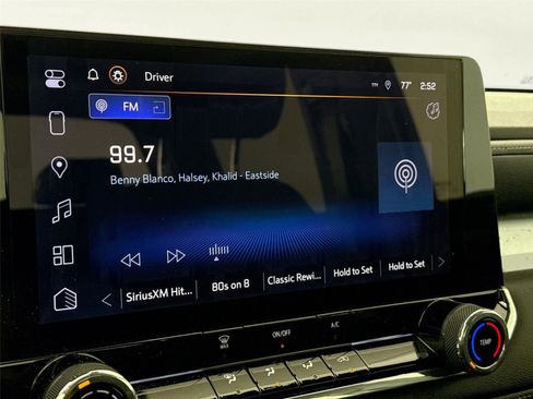 Used 2024 Chevrolet Colorado LT RWD image 21