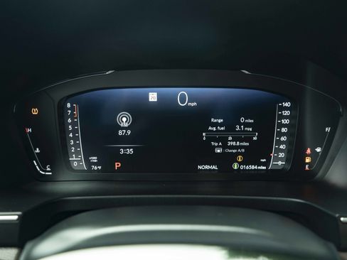 Used 2025 Honda Pilot Elite image 22