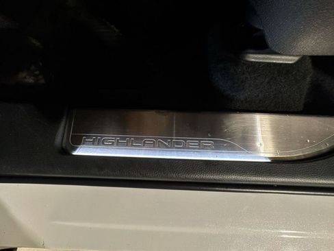 Used 2022 Toyota Highlander Platinum image 18