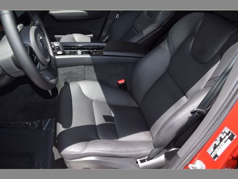 Certified 2023 Volvo XC60 B5 Plus w/ Climate Package AWD/4WD image 13